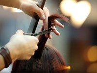 5 beneficios de un corte de pelo profesional para la salud de tu melena