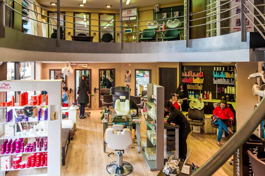 ¡Solicita una cita en nuestro salón de peluquería y belleza en Vigo!