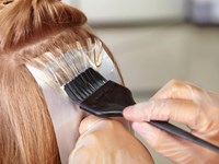 Tinte vs. Baño de color: ¿Qué opción es mejor para ti?